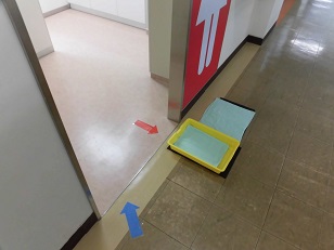 トイレの出口の消毒セット