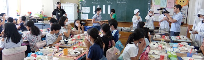 給食取材