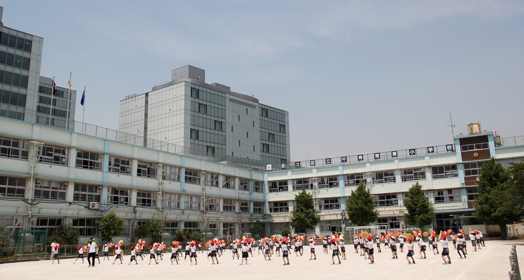 足立区立千寿常東小学校のホームページ 2021年 開校20周年を迎えました。 足立区立千寿常東小学校のホームページ 2021年 開校20周年を迎えました。